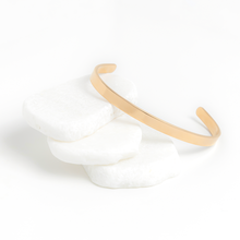 Load image into Gallery viewer, Horseshoe_Crab_Cuff_Bracelet_Rose_Gold_Lifestyle_02_Mockup.png